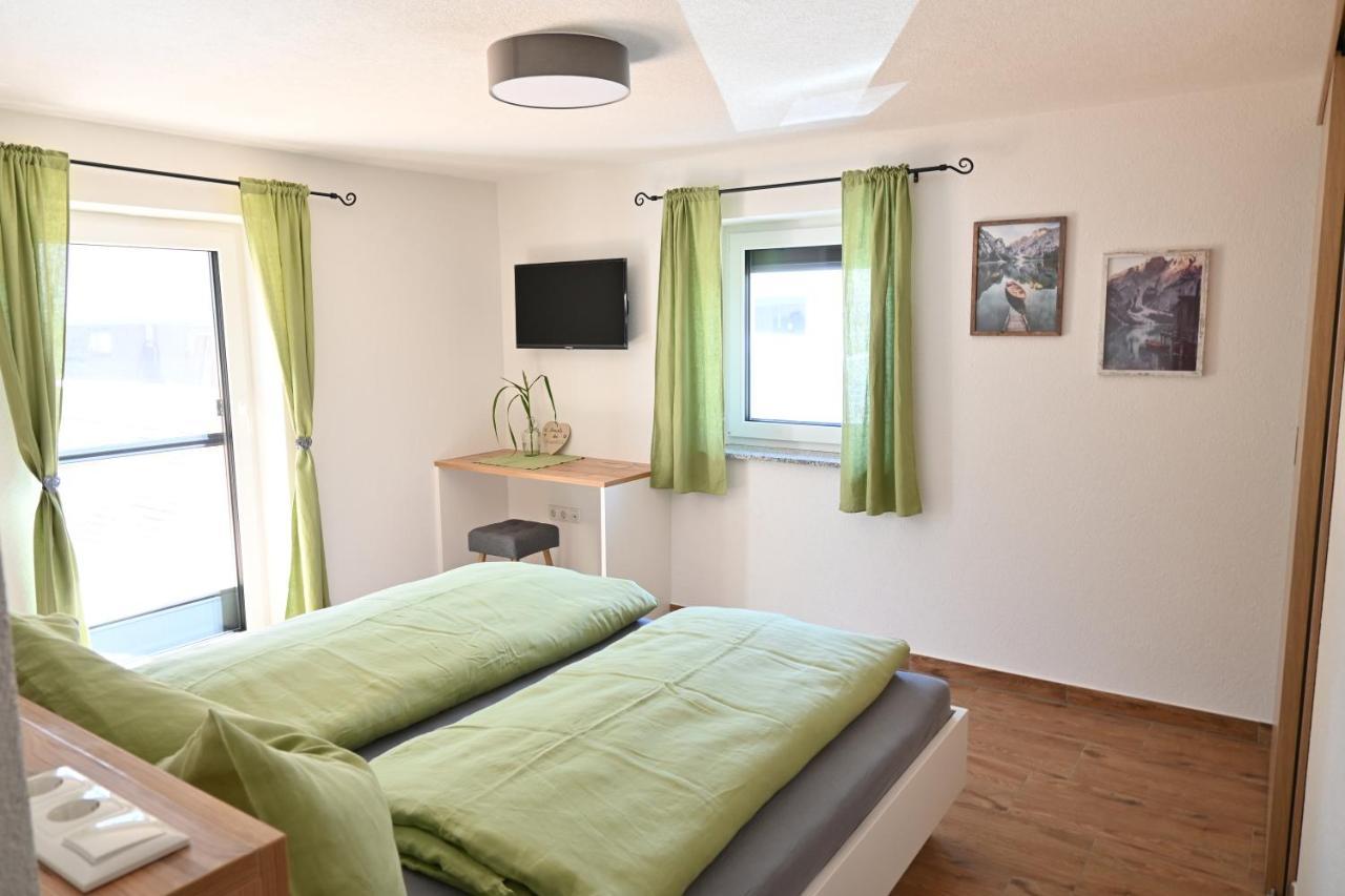 Biohof Auinger, Der Tiererlebnishof Apartment Aurach am Hongar Exterior photo